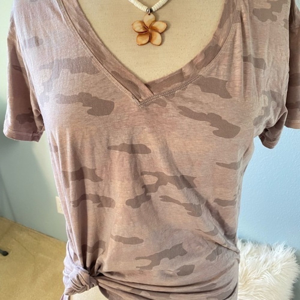 American eagle v neck t shirt
